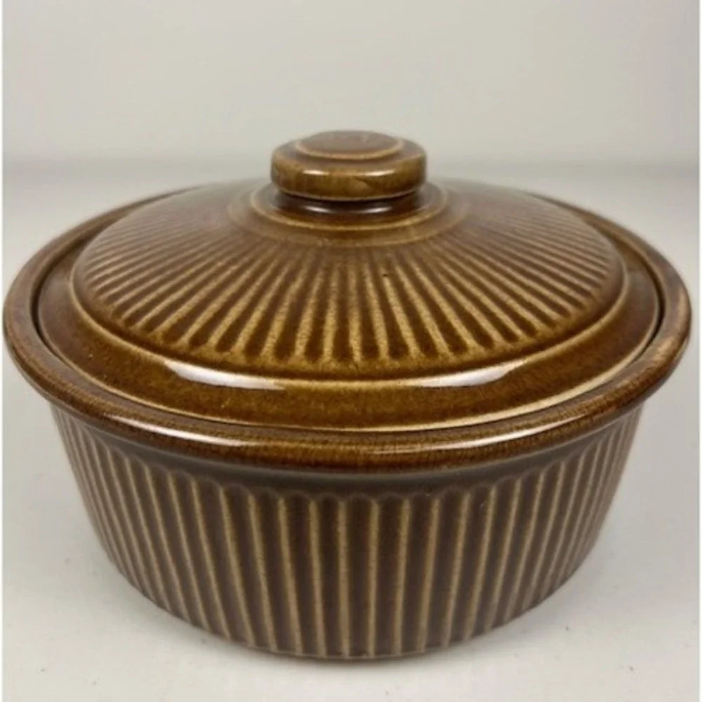 Vintage USA‎ Brown Glazed Ribbed Stoneware Casserole Dish with Lid USA 8in
